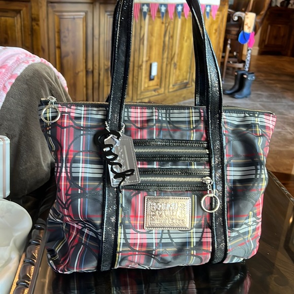 Coach poppy design purse
A few stains on liner. See photos - Picture 1 of 9